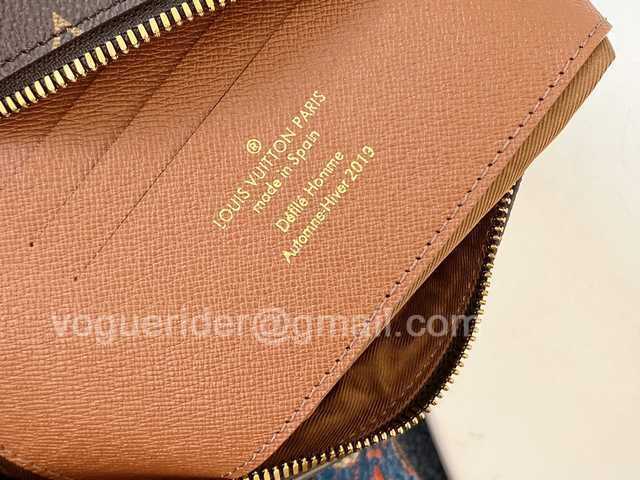 M44779 Soft Trunk Clutch 21 M44779 Soft Trunk Clutch 21