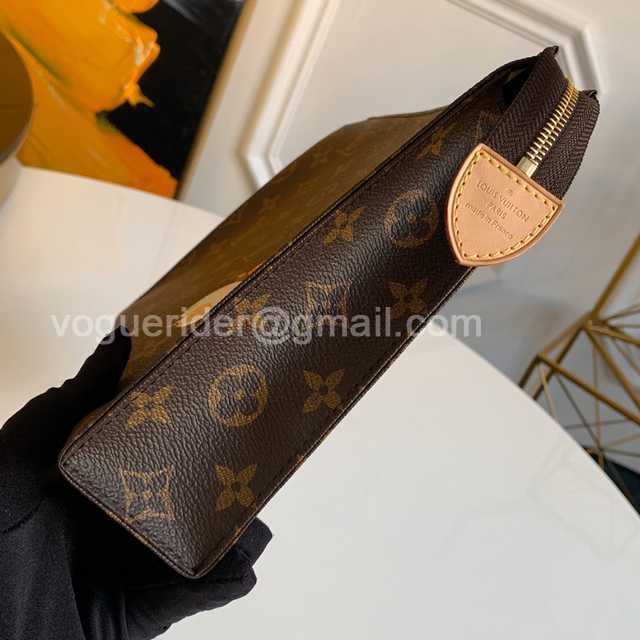 M47542 Toilet Bag 26 M47542 Toilet Bag 26