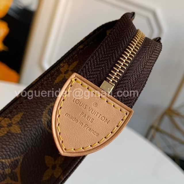 M47542 Toilet Bag 26 M47542 Toilet Bag 26