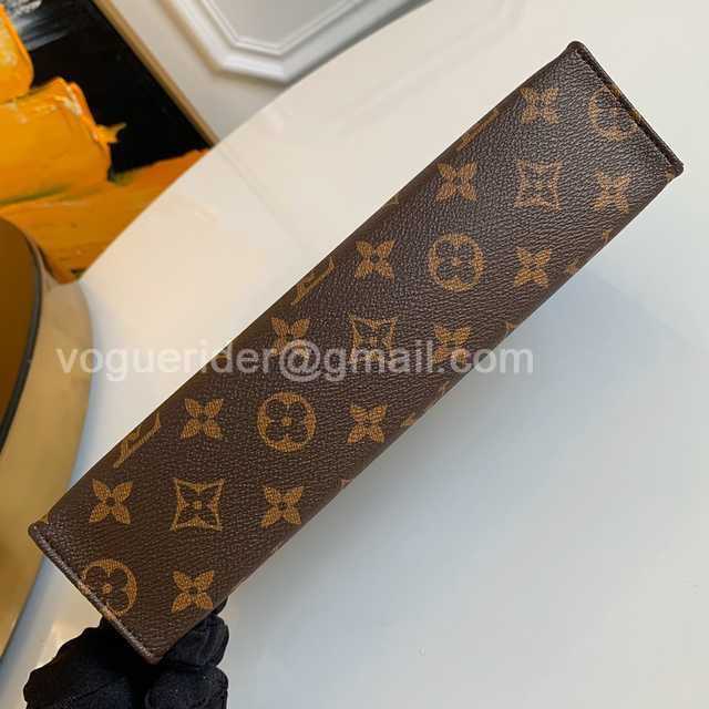 M47542 Toilet Bag 26 M47542 Toilet Bag 26
