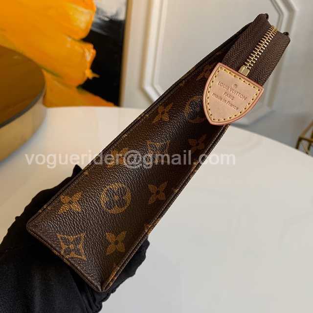 M47542 Toilet Bag 26 M47542 Toilet Bag 26
