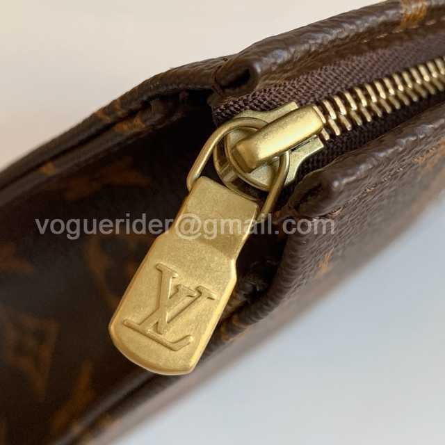 M47542 Toilet Bag 26 M47542 Toilet Bag 26