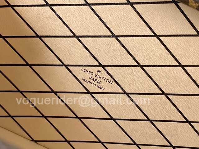 M44199 Petite Malle Box 19 steel M44199 Petite Malle Box 19 steel
