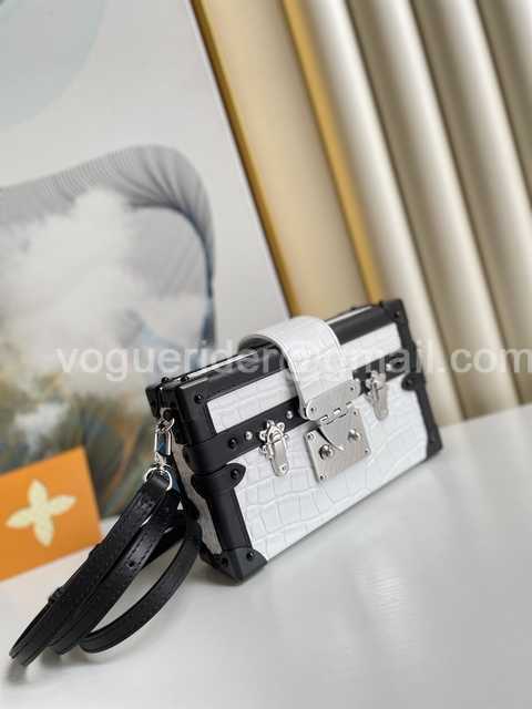 N93817 Petite Malle Box 19 N93817 Petite Malle Box 19