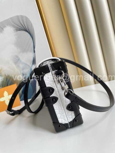 N93817 Petite Malle Box 19 N93817 Petite Malle Box 19