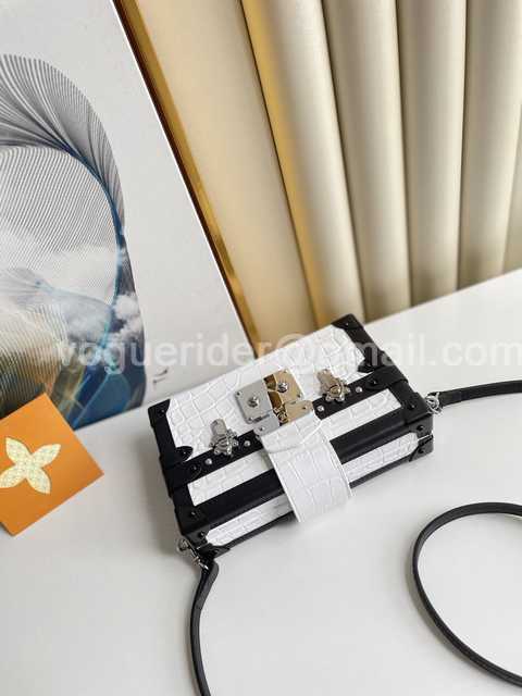 N93817 Petite Malle Box 19 N93817 Petite Malle Box 19