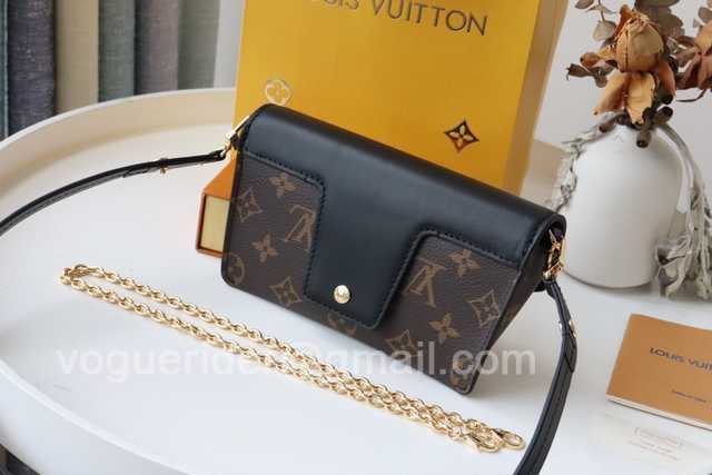 M80763 Padlock on Strap 19 M80763 Padlock on Strap 19