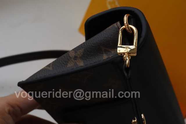 M80763 Padlock on Strap 19 M80763 Padlock on Strap 19
