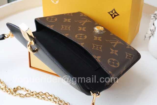 M80763 Padlock on Strap 19 M80763 Padlock on Strap 19