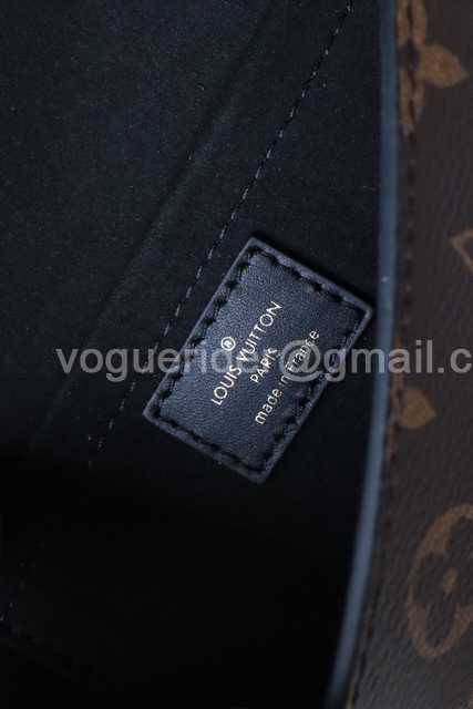 M80763 Padlock on Strap 19 M80763 Padlock on Strap 19
