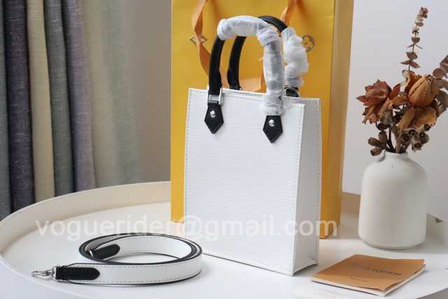 M69441 Petit Sac Plat 17 M69441 Petit Sac Plat 17