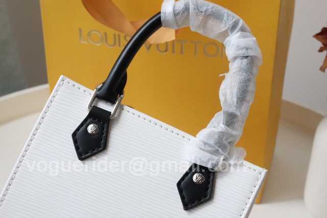 M69441 Petit Sac Plat 17 M69441 Petit Sac Plat 17