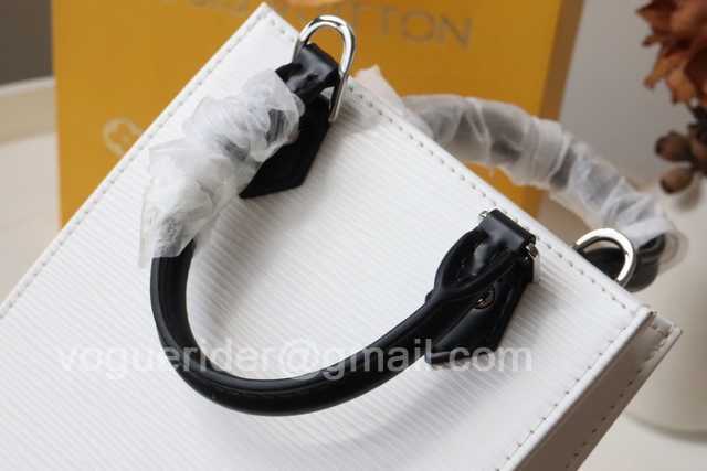 M69441 Petit Sac Plat 17 M69441 Petit Sac Plat 17