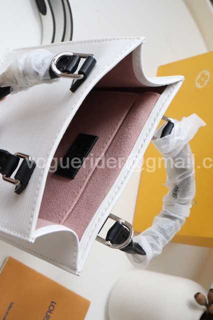 M69441 Petit Sac Plat 17 M69441 Petit Sac Plat 17