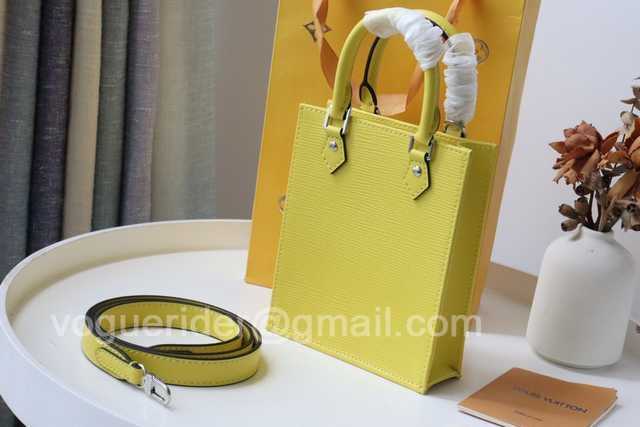 M69441 Petit Sac Plat 17 M69441 Petit Sac Plat 17