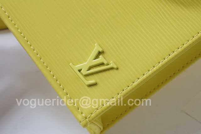 M69441 Petit Sac Plat 17 M69441 Petit Sac Plat 17