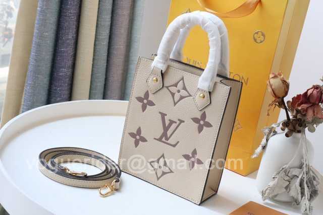 M57937 Petit Sac Plat 17 M57937 Petit Sac Plat 17