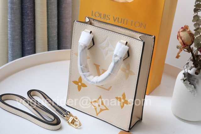 M80449 Petit Sac Plat 17 M80449 Petit Sac Plat 17