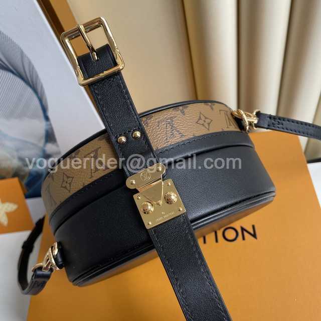 M43510 Petite Boite Chapeau 17 M43510 Petite Boite Chapeau 17
