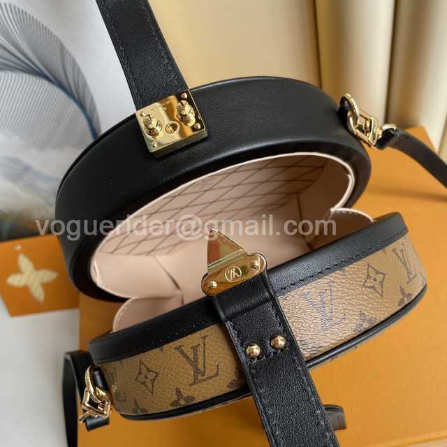 M43510 Petite Boite Chapeau 17 M43510 Petite Boite Chapeau 17