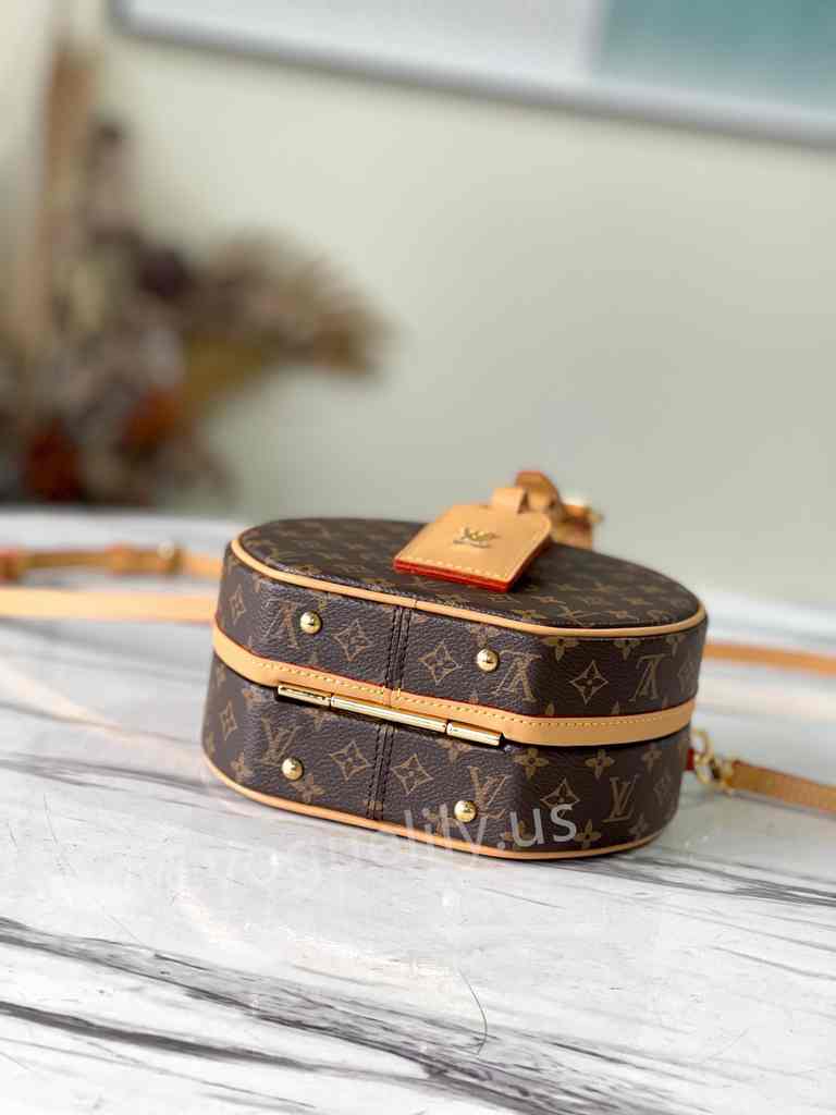 M43514 Petite Boite Chapeau 17 M43514 Petite Boite Chapeau 17