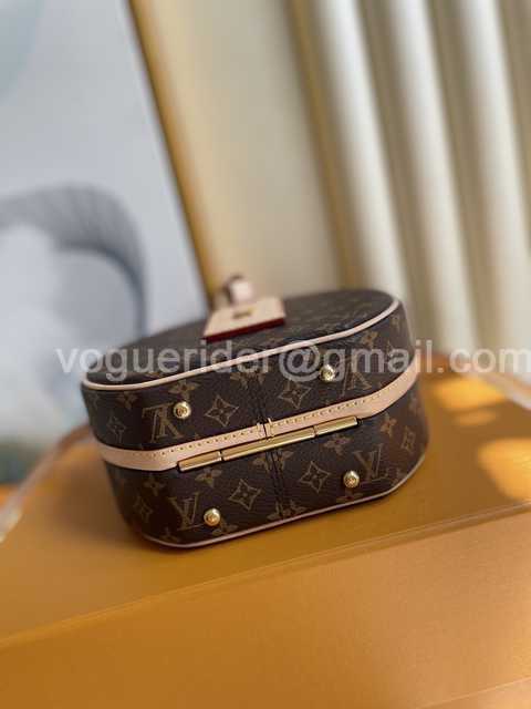 M43514 Petite Boite Chapeau 17 M43514 Petite Boite Chapeau 17