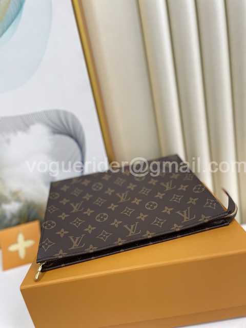 M47542 Toilet Bag 26 M47542 Toilet Bag 26