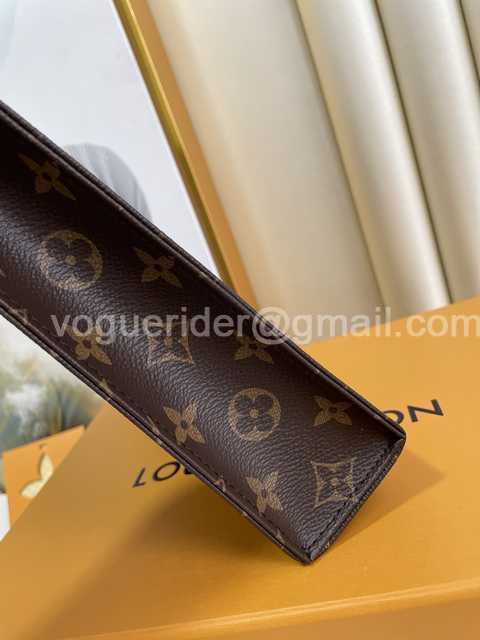 M47542 Toilet Bag 26 M47542 Toilet Bag 26
