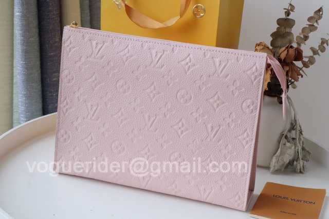 M41058/M45665 Toilet Bag 26 M41058/M45665 Toilet Bag 26