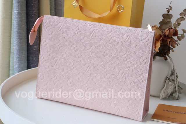 M41058/M45665 Toilet Bag 26 M41058/M45665 Toilet Bag 26