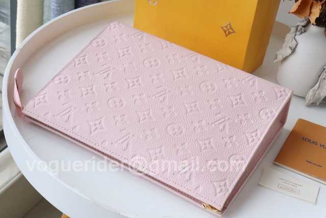 M41058/M45665 Toilet Bag 26 M41058/M45665 Toilet Bag 26