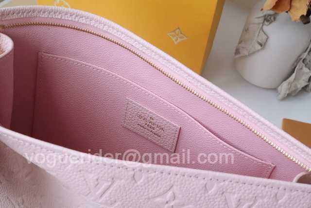 M41058/M45665 Toilet Bag 26 M41058/M45665 Toilet Bag 26
