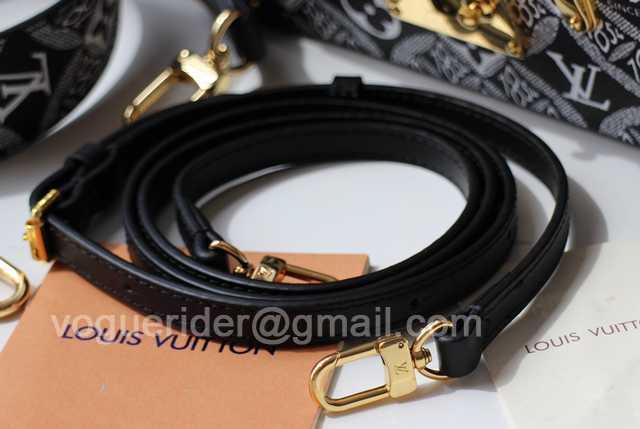 M40273 Petite Malle 19 M40273 Petite Malle 19