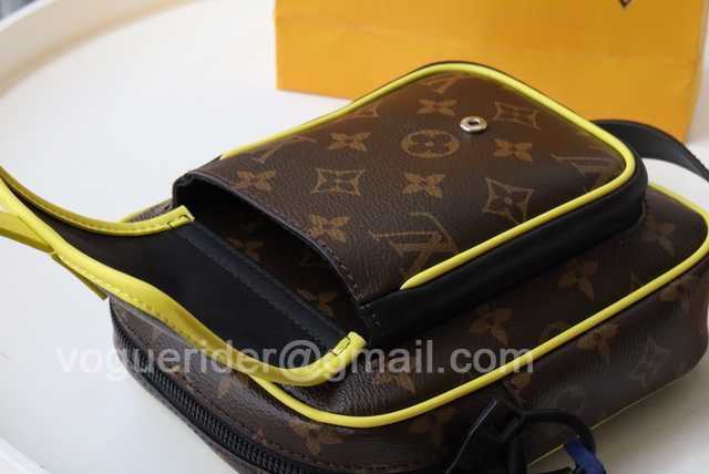 M69404 Wearable Wallet 17 M69404 Wearable Wallet 17