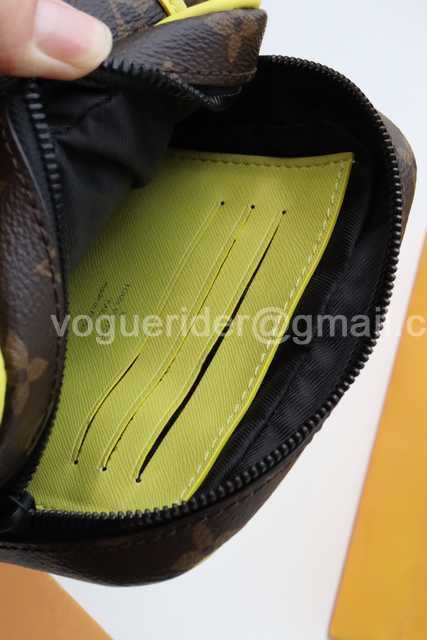 M69404 Wearable Wallet 17 M69404 Wearable Wallet 17