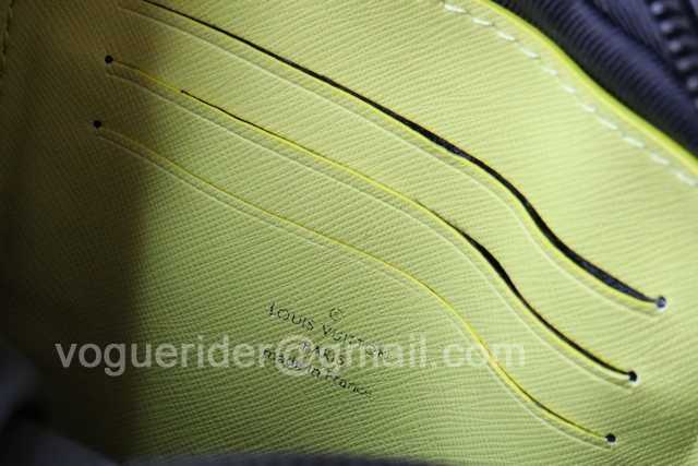 M69404 Wearable Wallet 17 M69404 Wearable Wallet 17