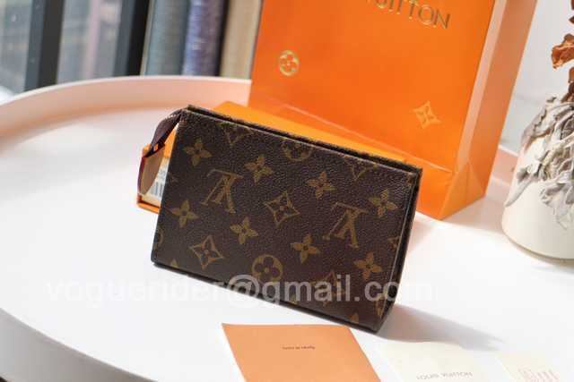 M47546 Toilet Bag 15 M47546 Toilet Bag 15