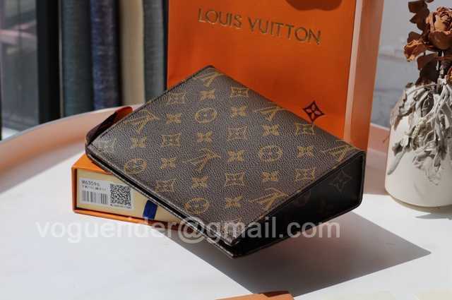 M47544 Toilet Bag 19 M47544 Toilet Bag 19