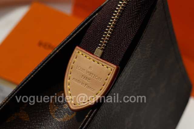 M47544 Toilet Bag 19 M47544 Toilet Bag 19