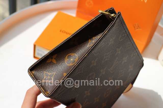 M47544 Toilet Bag 19 M47544 Toilet Bag 19
