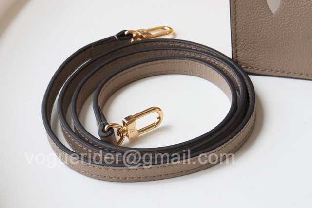 M57937 Petit Sac Plat 17 M57937 Petit Sac Plat 17