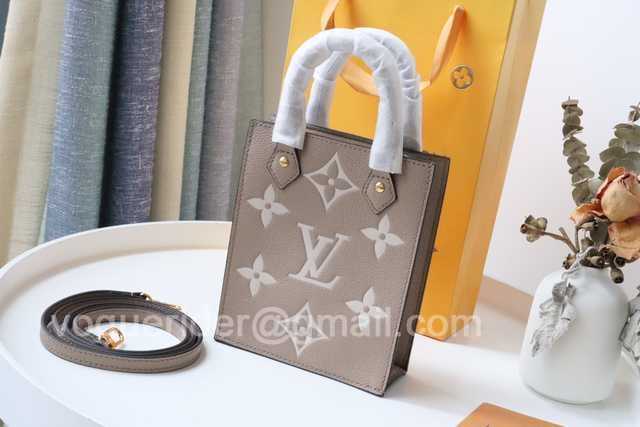 M57937 Petit Sac Plat 17 M57937 Petit Sac Plat 17