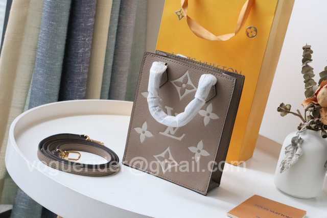 M57937 Petit Sac Plat 17 M57937 Petit Sac Plat 17