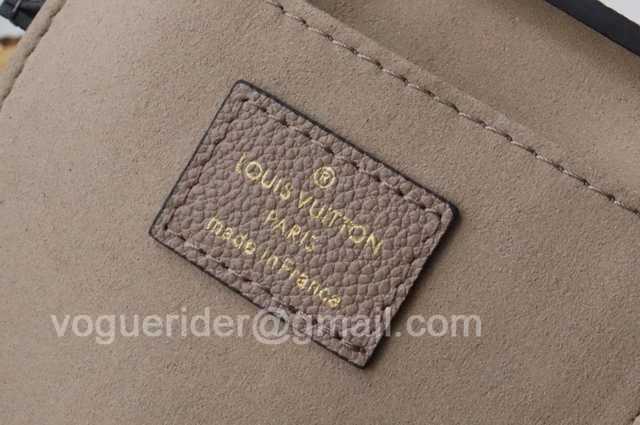 M57937 Petit Sac Plat 17 M57937 Petit Sac Plat 17