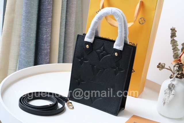 M80478 Petit Sac Plat 17 M80478 Petit Sac Plat 17