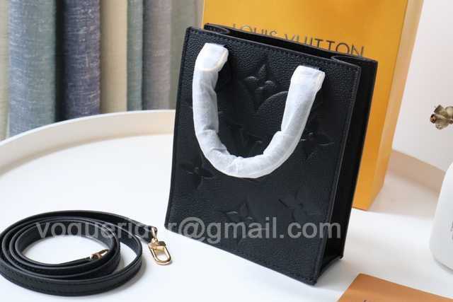 M80478 Petit Sac Plat 17 M80478 Petit Sac Plat 17