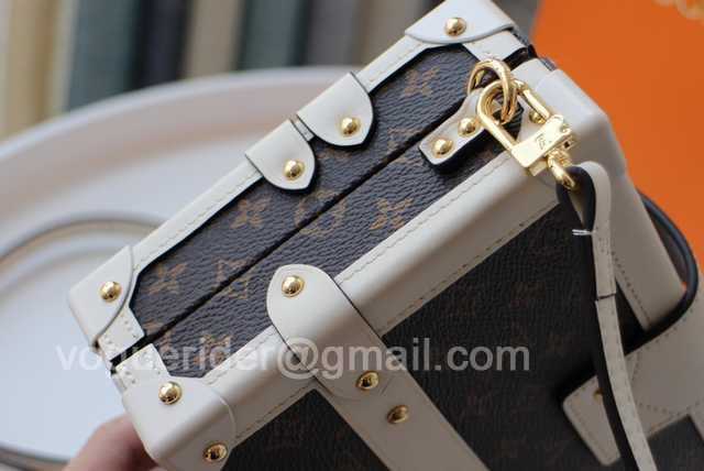 M40273 Petite Malle Box 19 M40273 Petite Malle Box 19