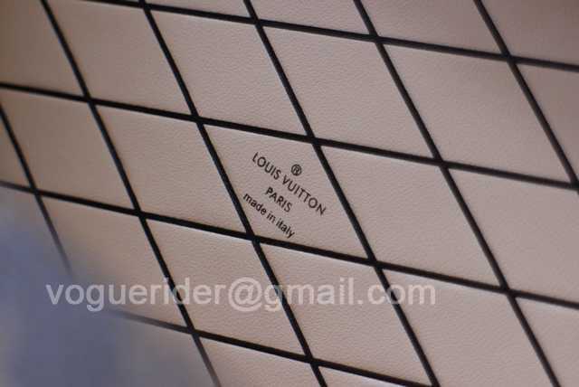 M40273 Petite Malle Box 19 M40273 Petite Malle Box 19