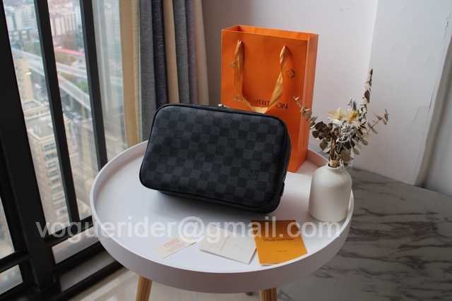 M47521 Cosmetic Bag 24 M47521 Cosmetic Bag 24