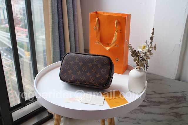 M43384 Cosmetic Bag 21 M43384 Cosmetic Bag 21